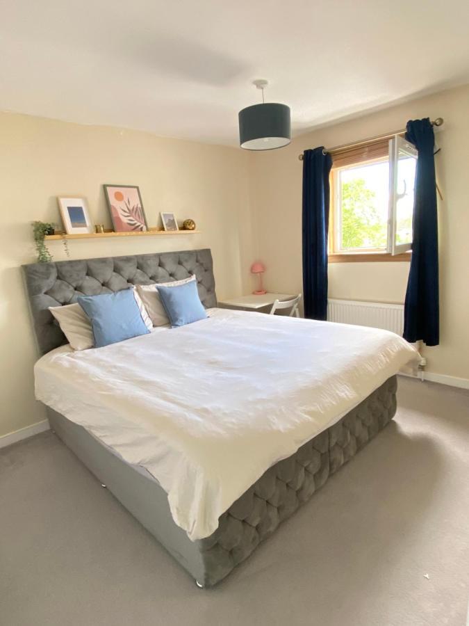 Cozy Bedroom In Shared Accommodation With Free Parking เอดินบะระ ภายนอก รูปภาพ