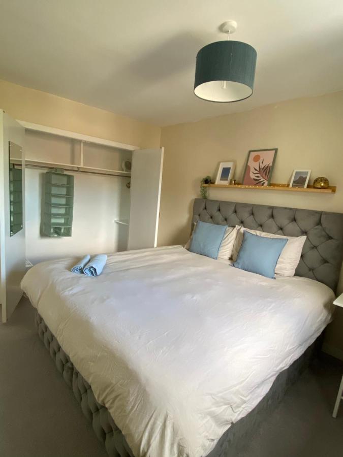Cozy Bedroom In Shared Accommodation With Free Parking เอดินบะระ ภายนอก รูปภาพ