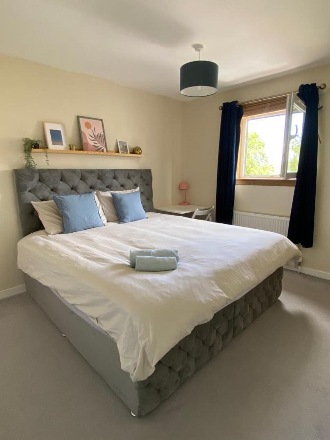 Cozy Bedroom In Shared Accommodation With Free Parking เอดินบะระ ภายนอก รูปภาพ